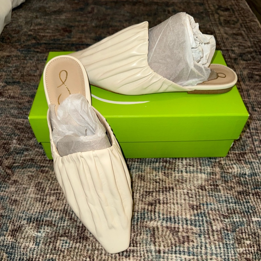 Sam Edelman cream flat square toe shoe size 8